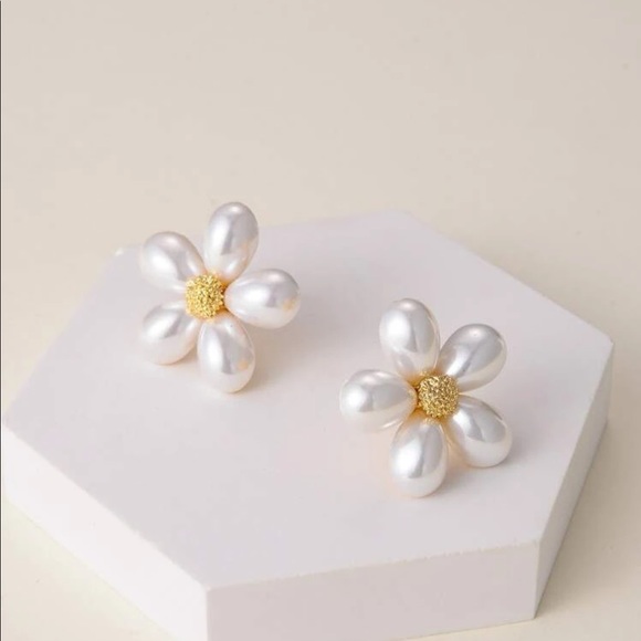 14k Gold Faux Pearl Flower Stud Earrings - Picture 2 of 11